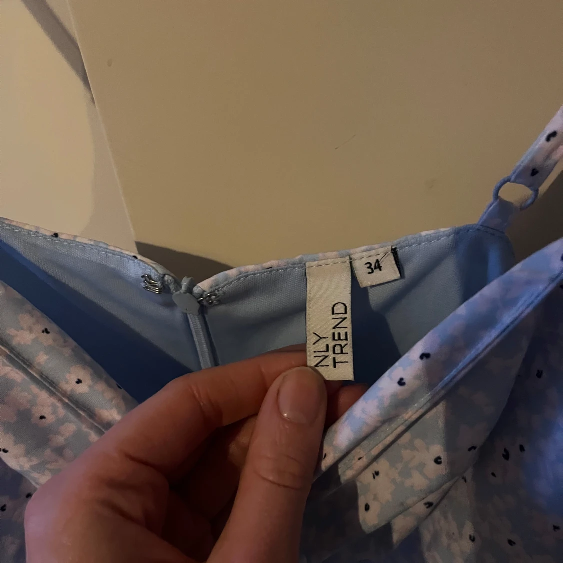 Blommig klänning från Nelly - 3