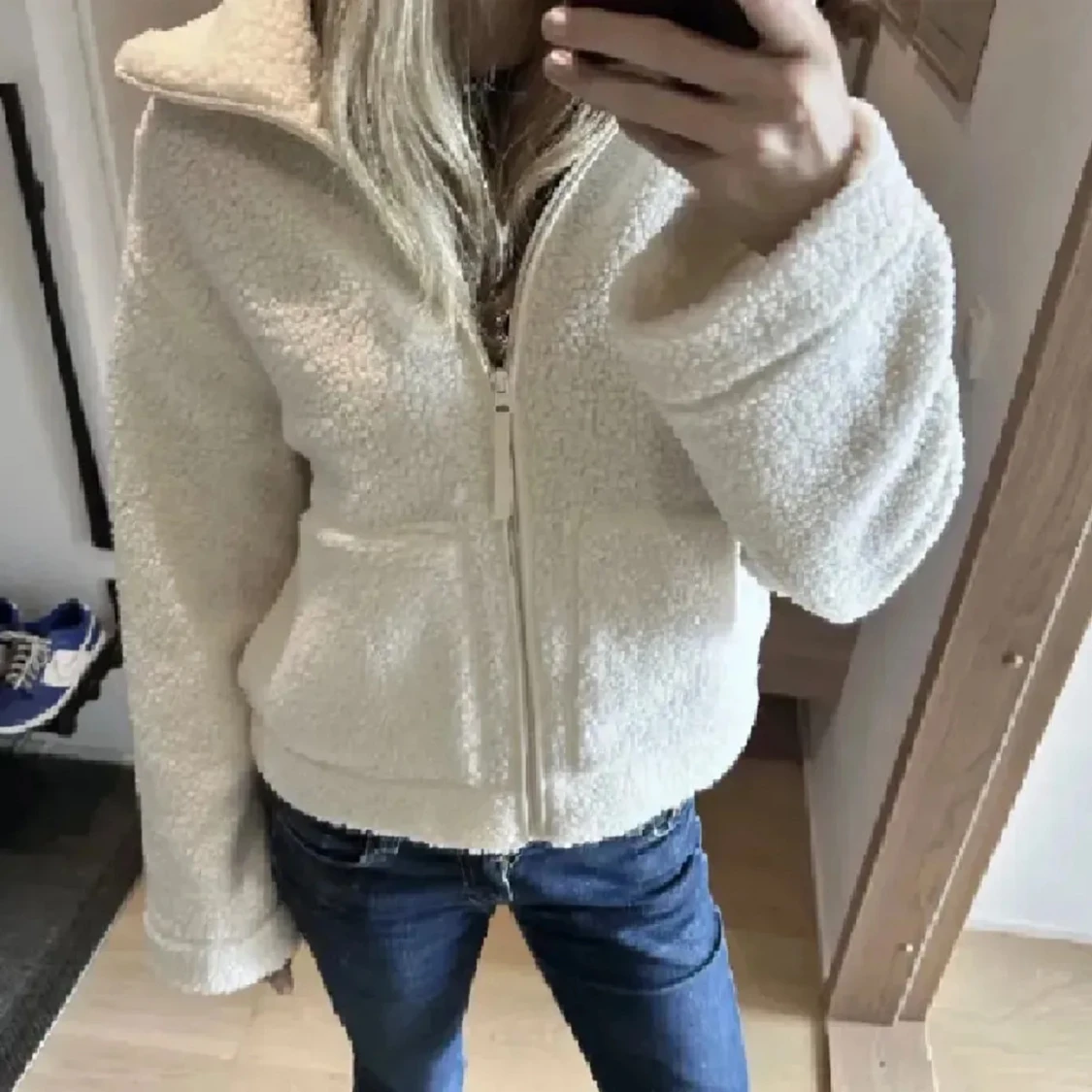 Beige teddyjacka med dragkedja - 1