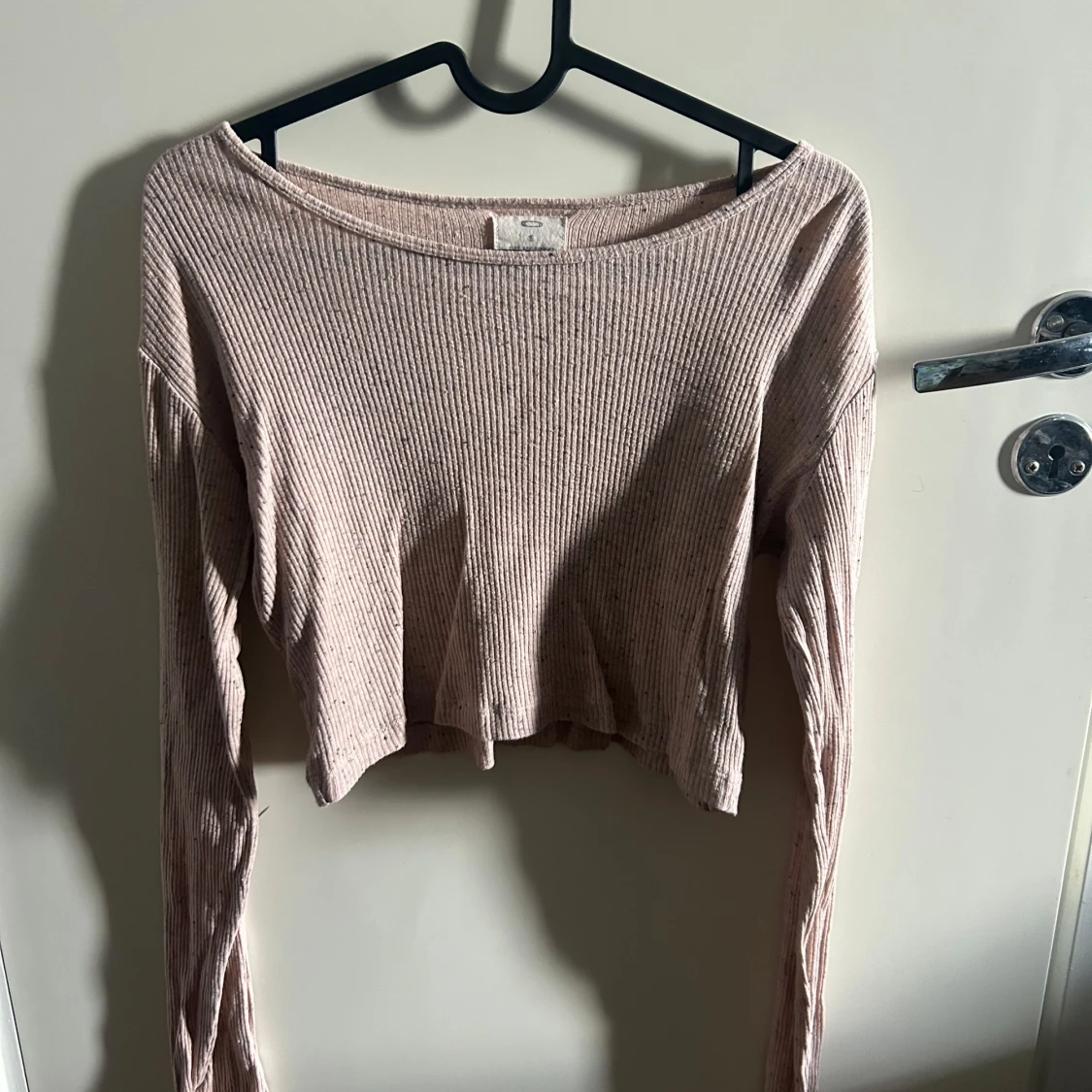 Rosa ribbad croppad tröja