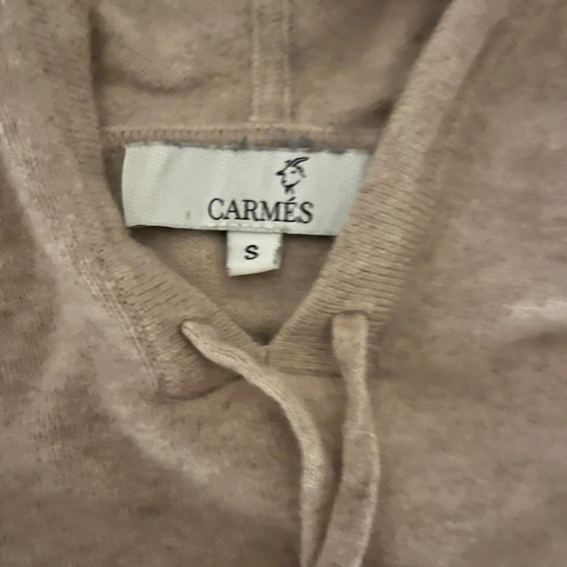 Beige hoodie från Carmes - 1