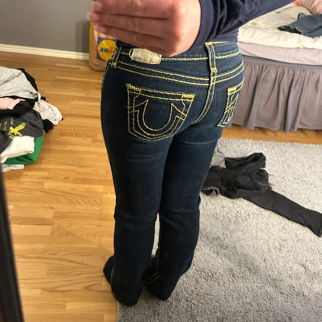Mörkblå jeans från True Religion - 1
