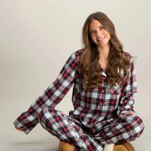 Gina tricot pjamas tröja - En pjamas tröja ifrån ginatricot, säljer pgd den var förliten och fick den i julklapp, aldrig använd förorten när jag testade den, strlk 146/152🤍