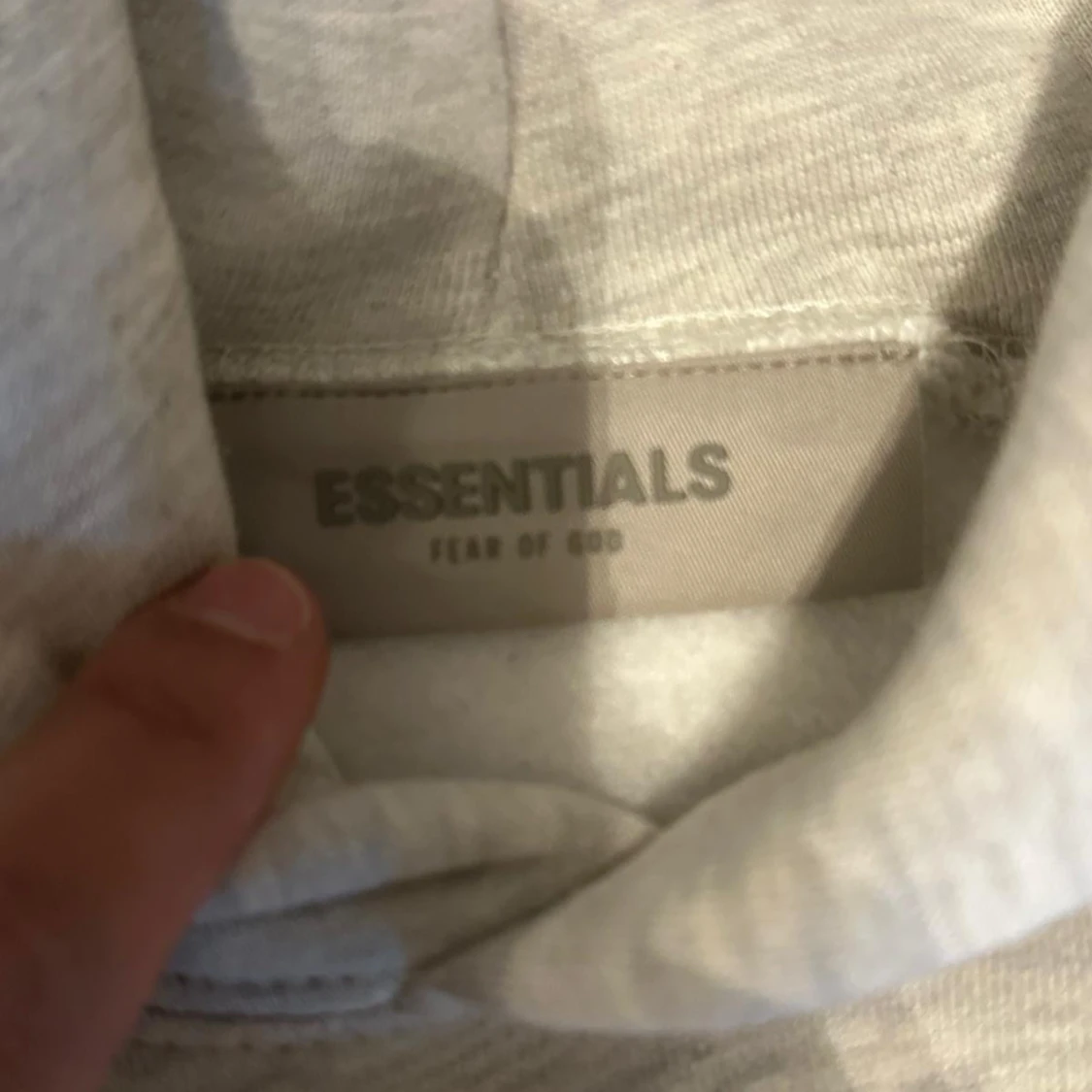 Grå Essentials Fear of God hoodie - 4