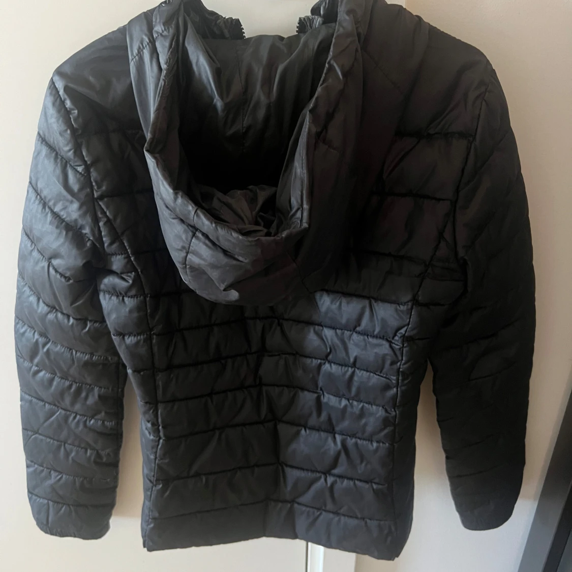 Svart quiltad pufferjacka från ONLY - 3