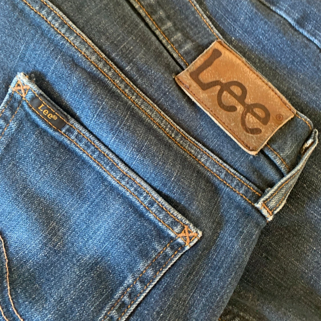 Mörkblå jeans från Lee Storlek 30/32 - 3