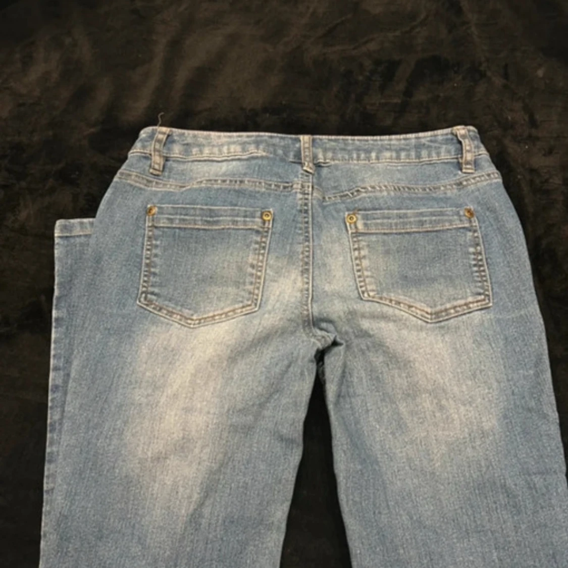 Ljusblå bootcut jeans med slitningar - 4