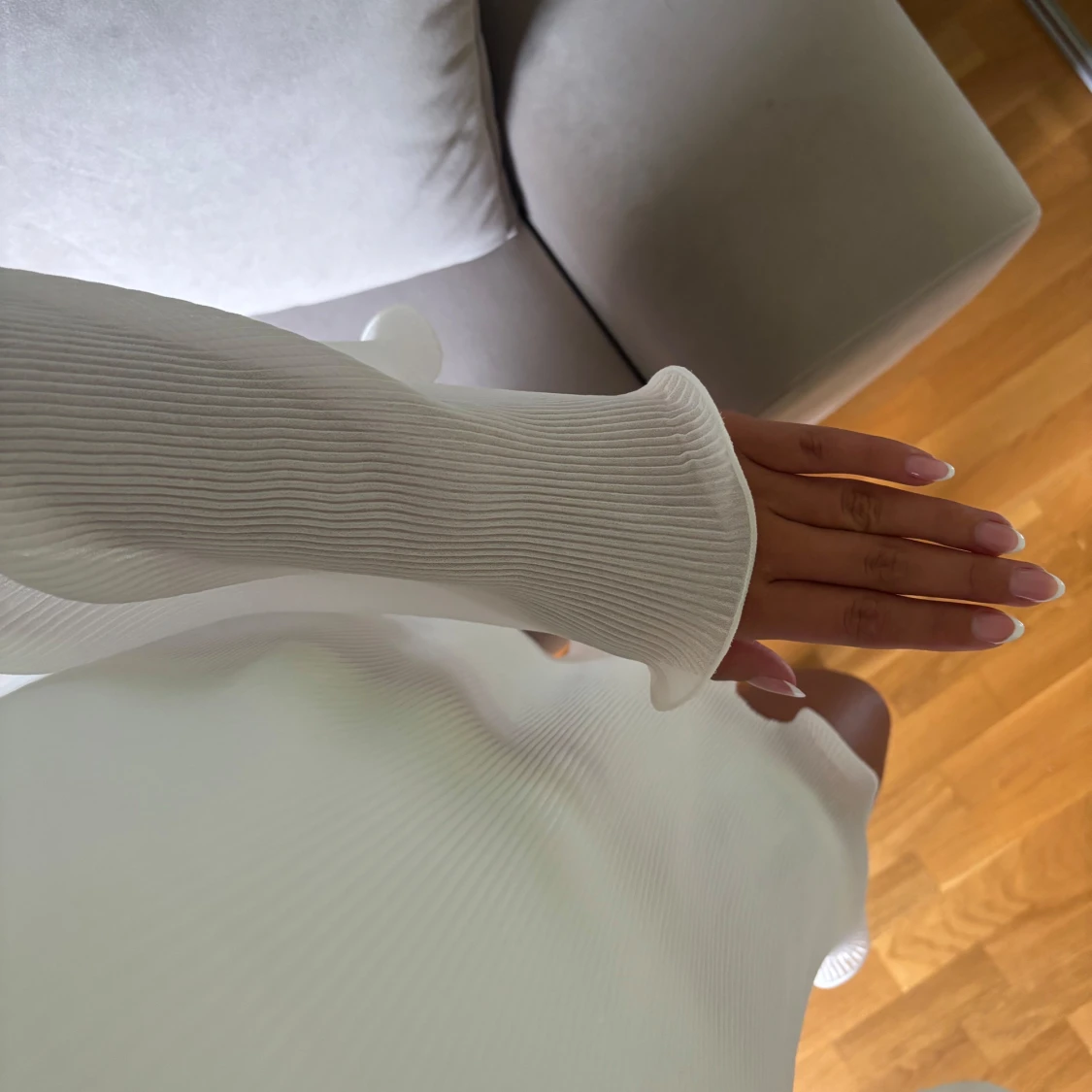 Vit kortklänning med volangärmar - 2