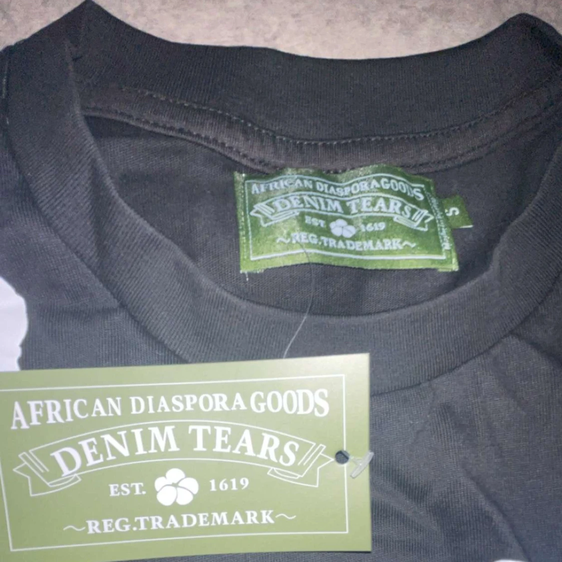 Svart blommig t-shirt från Denim Tears strl S - 2