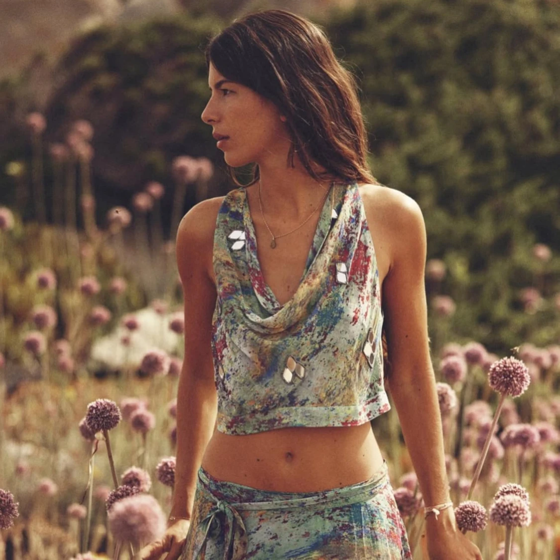 Färgstark croppad linnetopp från Zara