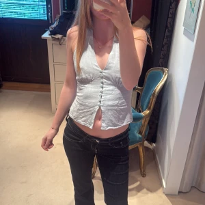 Ljusblå halterneck topp - Ljusblå halterneck top från stradivarius. Använd 1 gång❤️ pris kan diskuteras❣️