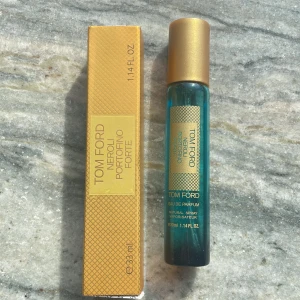 Tom ford neroli portifino - Tom ford neroli portifino sampel. Flaskan är 33 ml och jag har använt ~15 ml. Perfekt för fester eller sommardagar.🙌