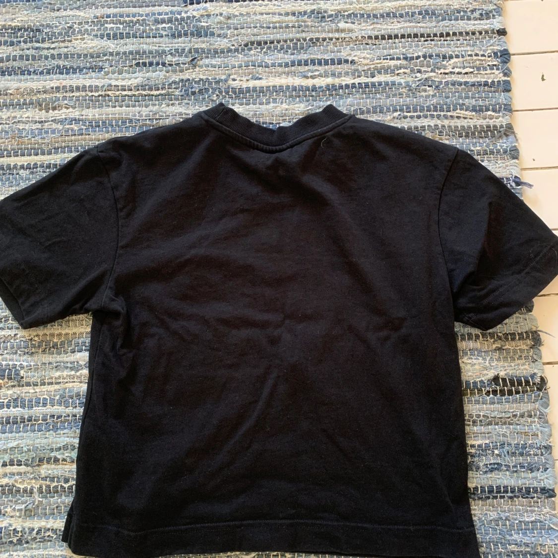 Svart basic t-shirt från Sintricot - 1