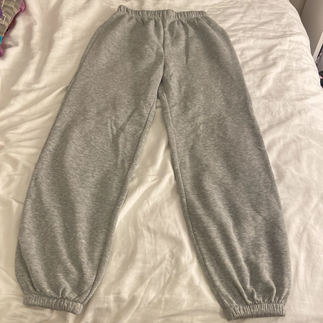 Grå mjukisbyxor med resår