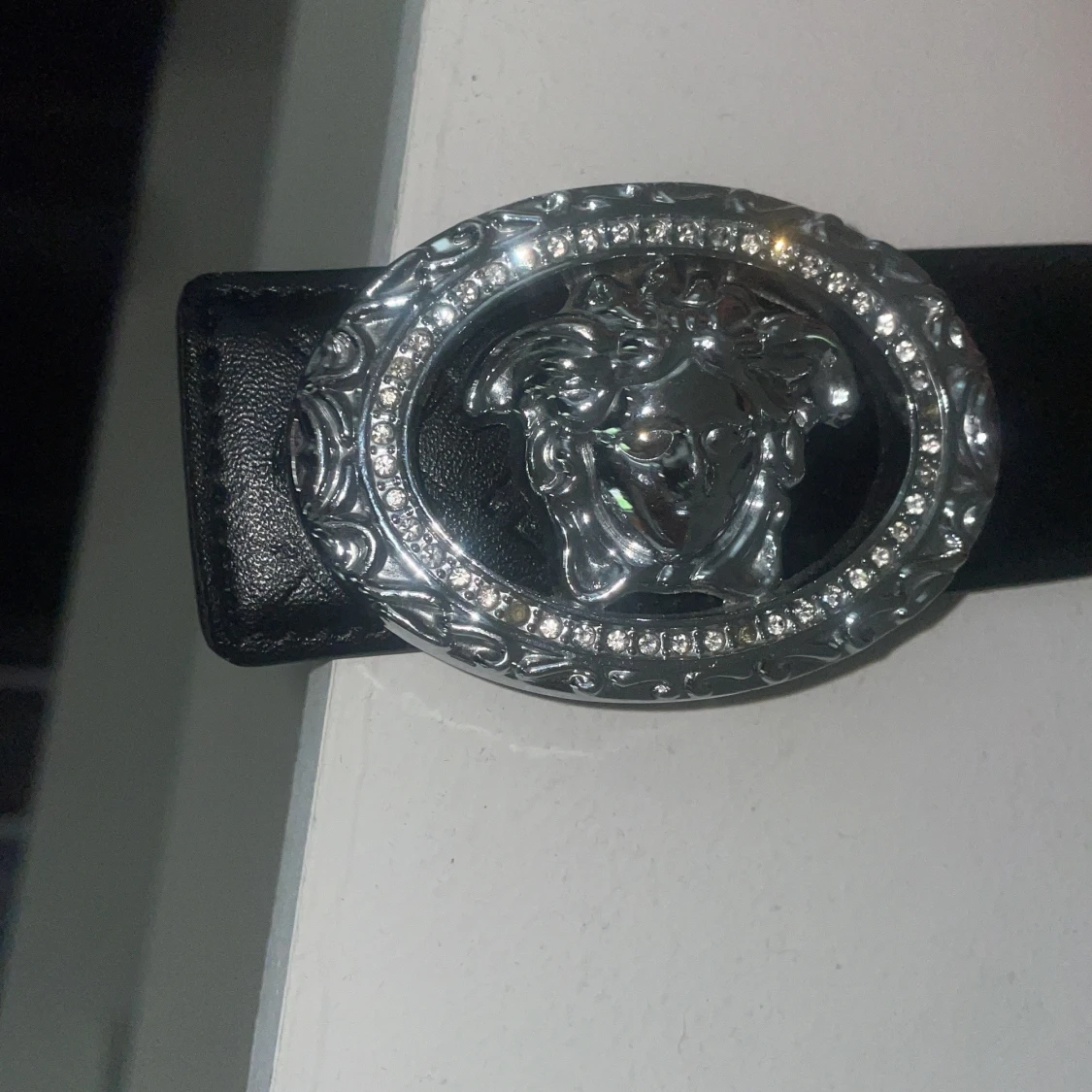 Svart Versace-bälte med silverdetaljer - 2