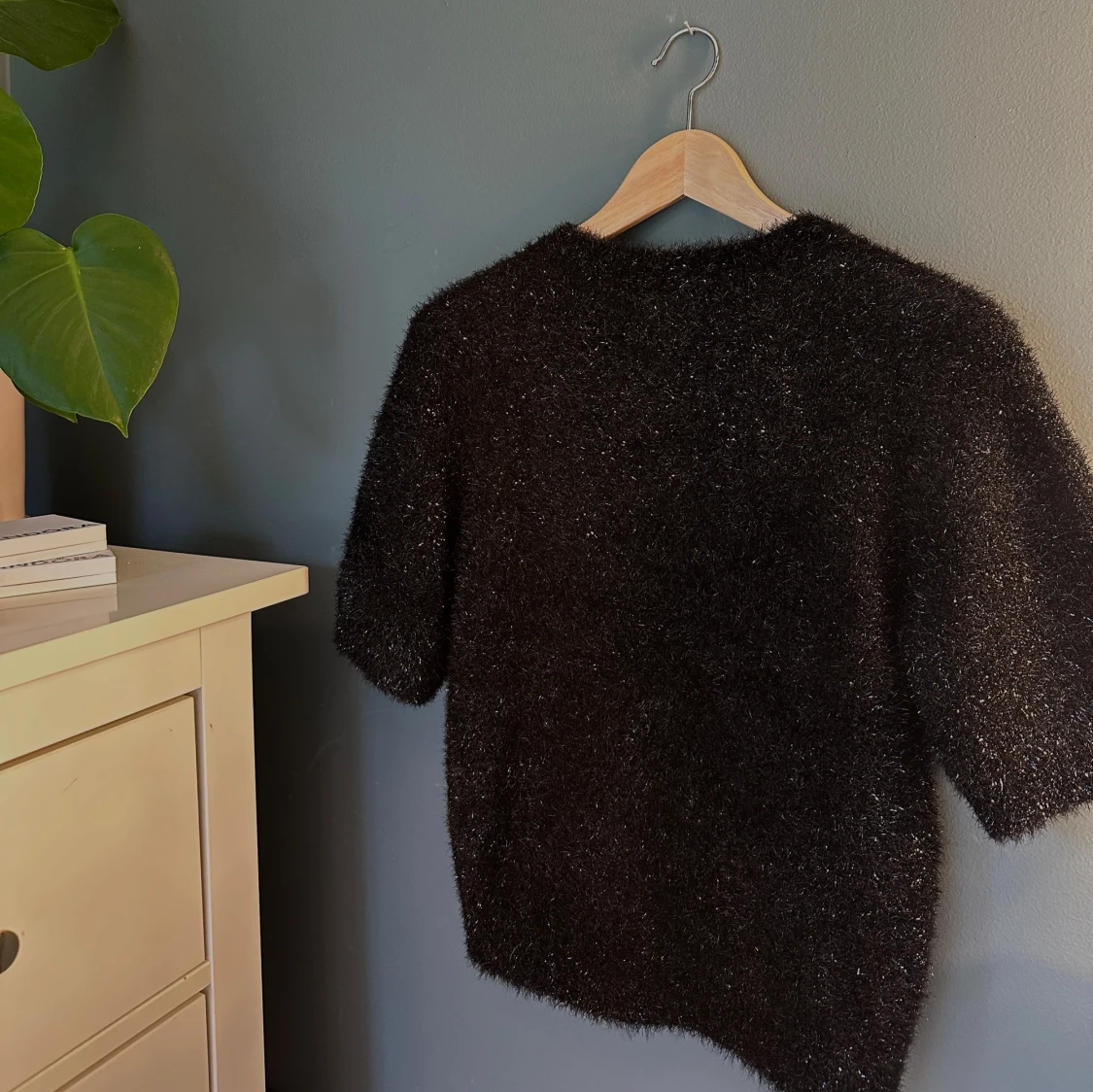 Svart fluffig tröja från Kappahl - 1