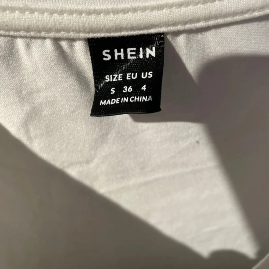 Vit långärmad topp med tryck från SHEIN - 2