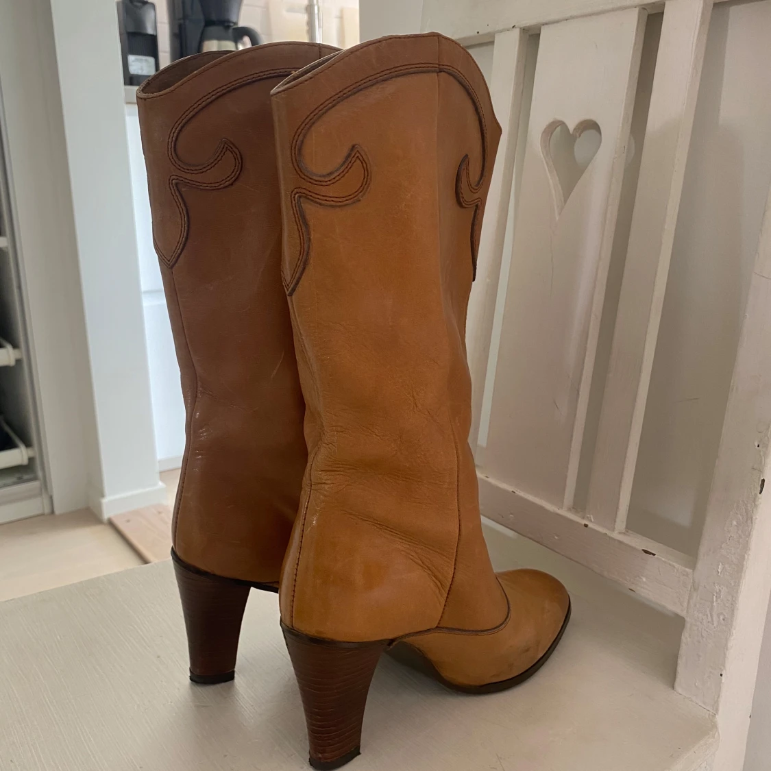 Bruna cowboy boots i skinn med klack - 3