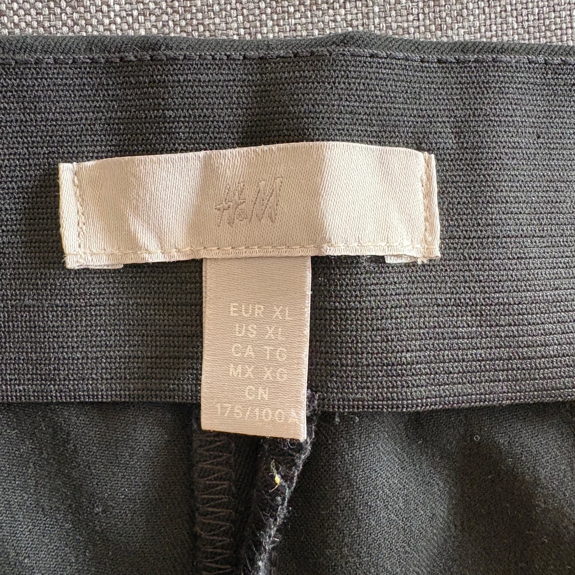 Svarta kostymbyxor från H&M XL - 2