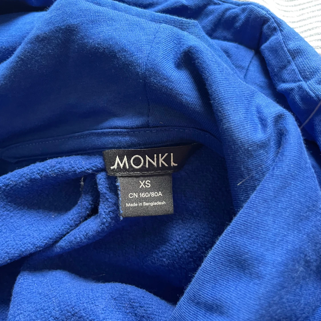 Blå hoodie från Monki med huva - 3