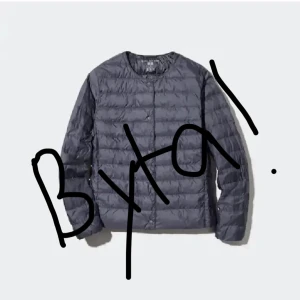 Byte  - Vill byta min lila blå jacka mot en vit! Skriv privat vid byte har i storlek xs 