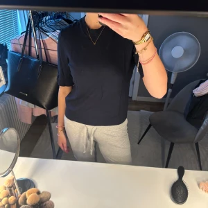 Finstickad tröja  - Marinblå tröja från Lager157, använd några gånger och i fint skick💞