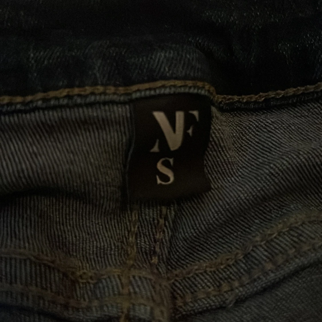 Mörkblå jeans från VFS, storlek S - 2