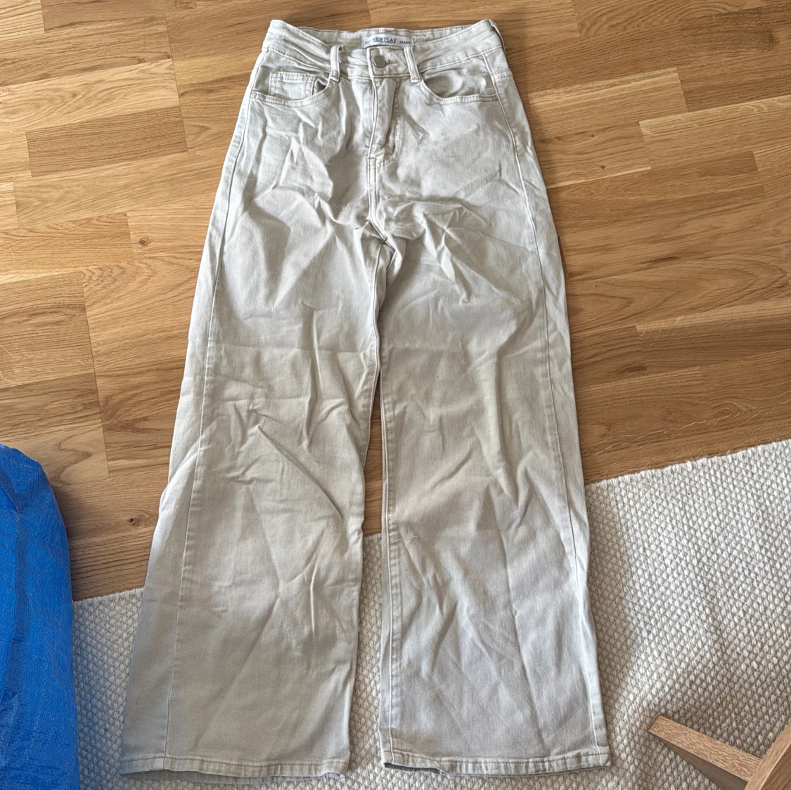 Beiga wide jeans med hög midja