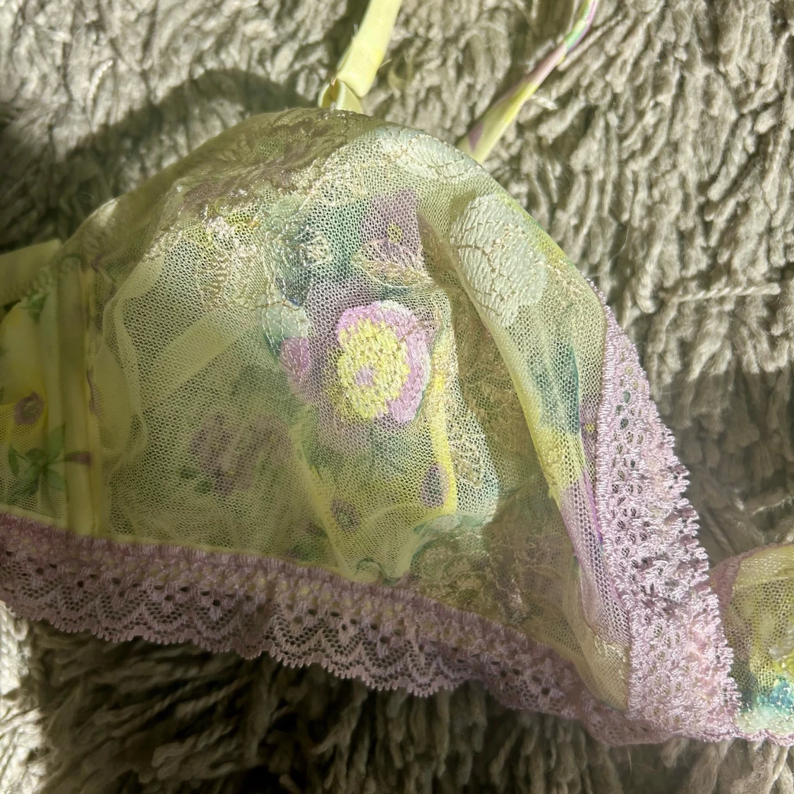 Oanvänd blommig spets bralette från Intimissimi - 1