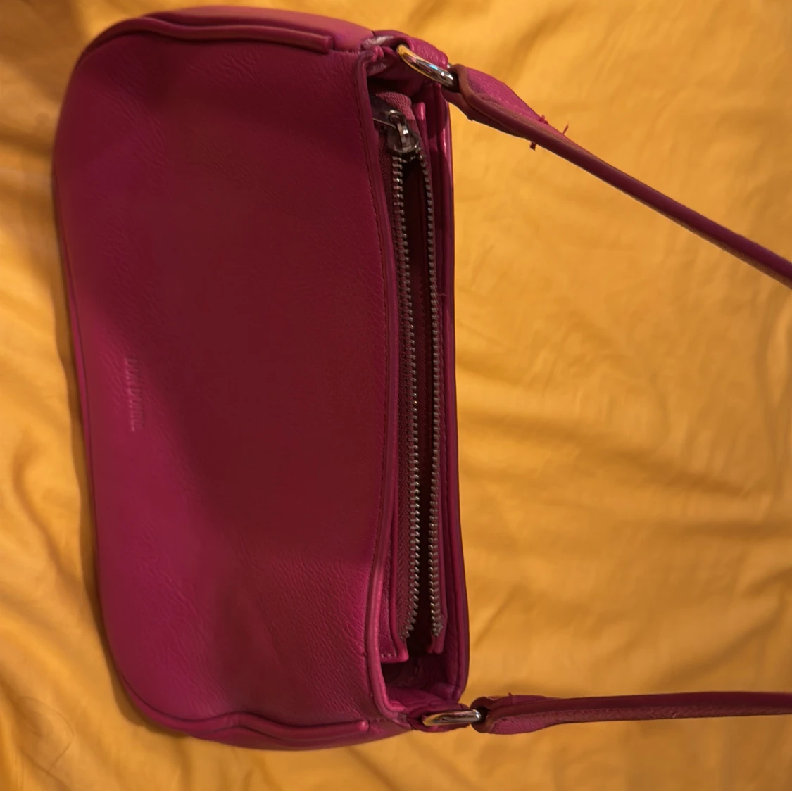 Rosa axelväska från Don Donna - 1