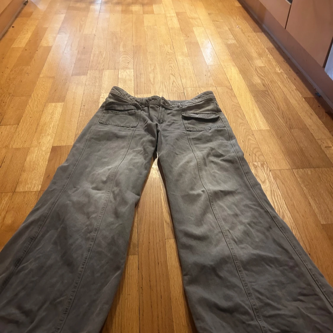 Gråa wide byxor i bomull - 1