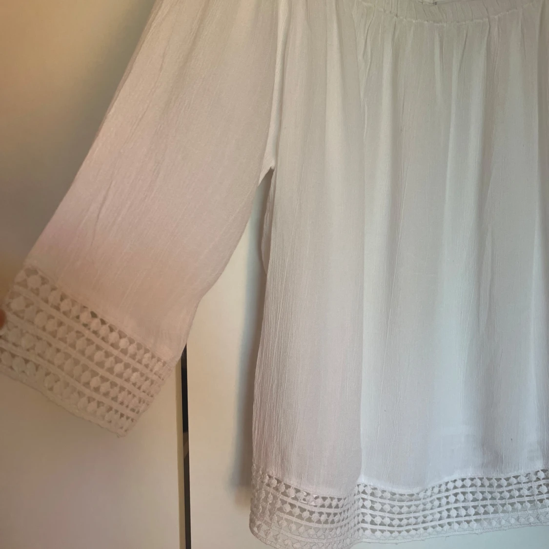 Vit off shoulder blus - 2