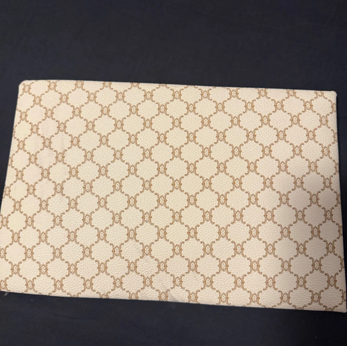 Beige kuvertväska med mönster  - 2