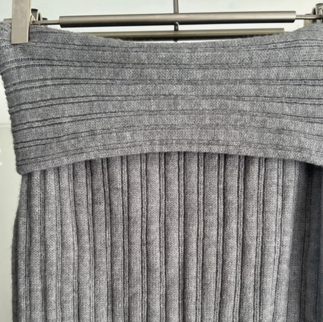 Grå ribbstickad kjol - 2