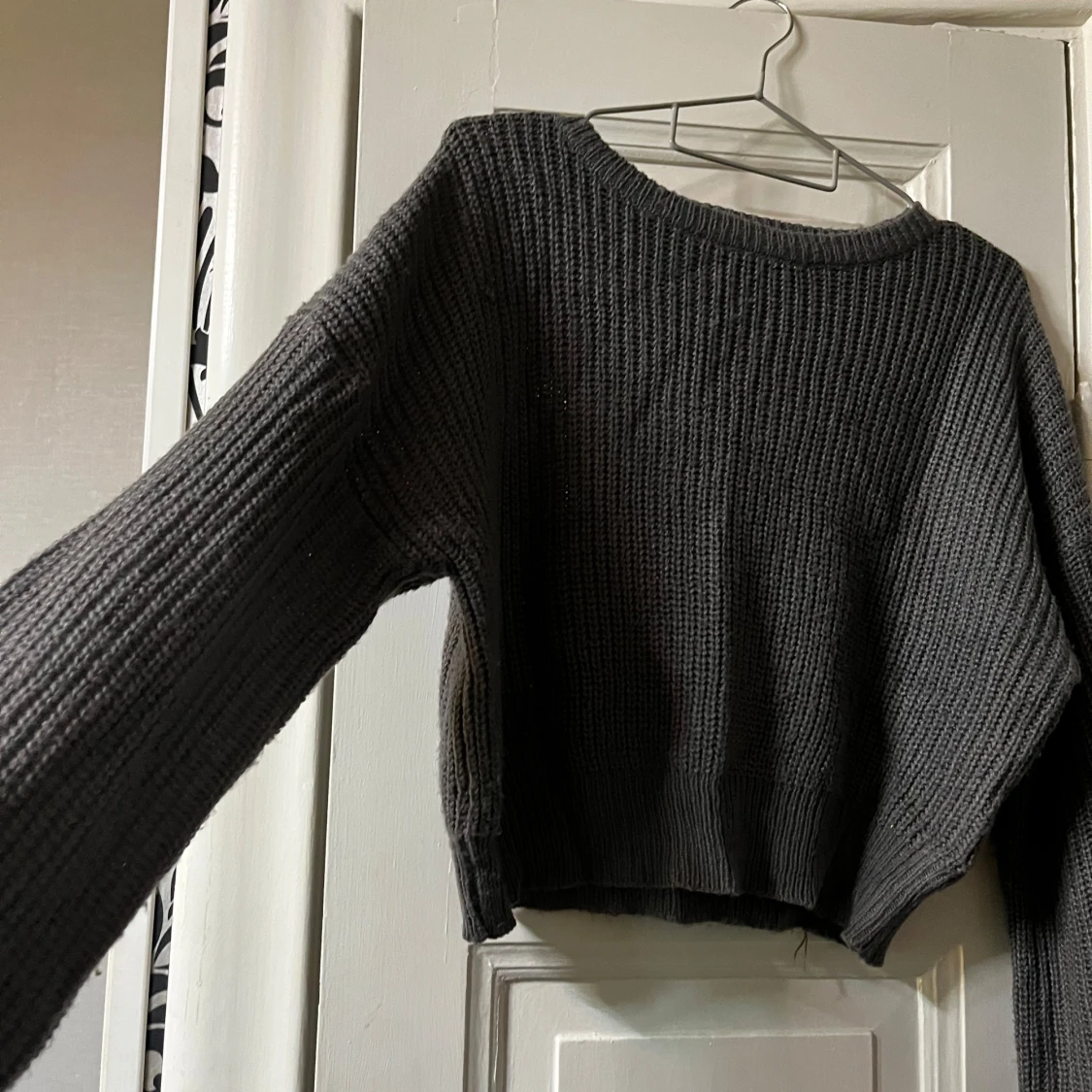 Mörkgrå stickad tröja från Boohoo - 3