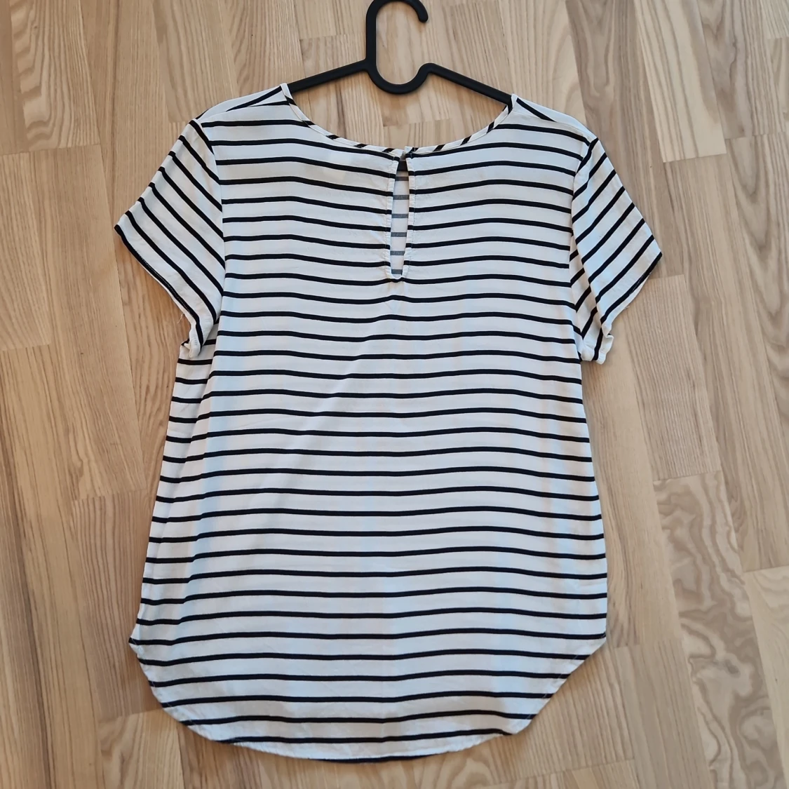 Vit och svart randig blus - 1