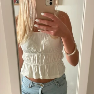 Vit volangtopp  - Supersöt vit volang topp💞