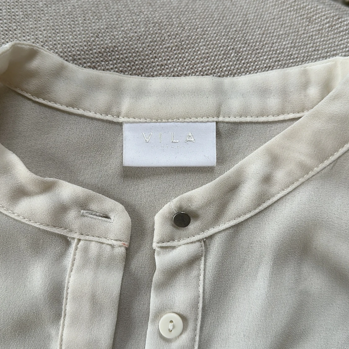 Vit henleyblus från VILA - 1