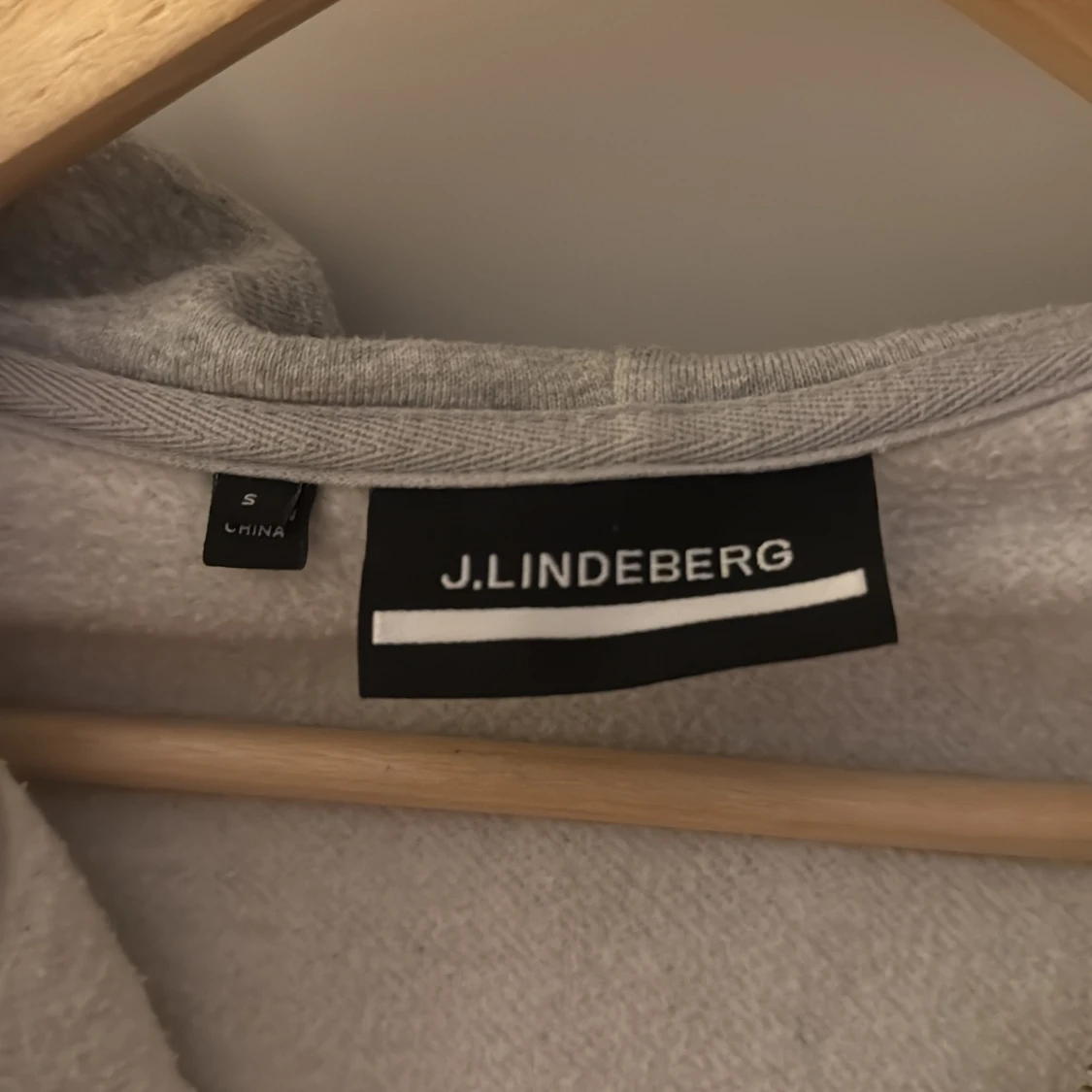 Grå hoodie från J.Lindeberg - 2
