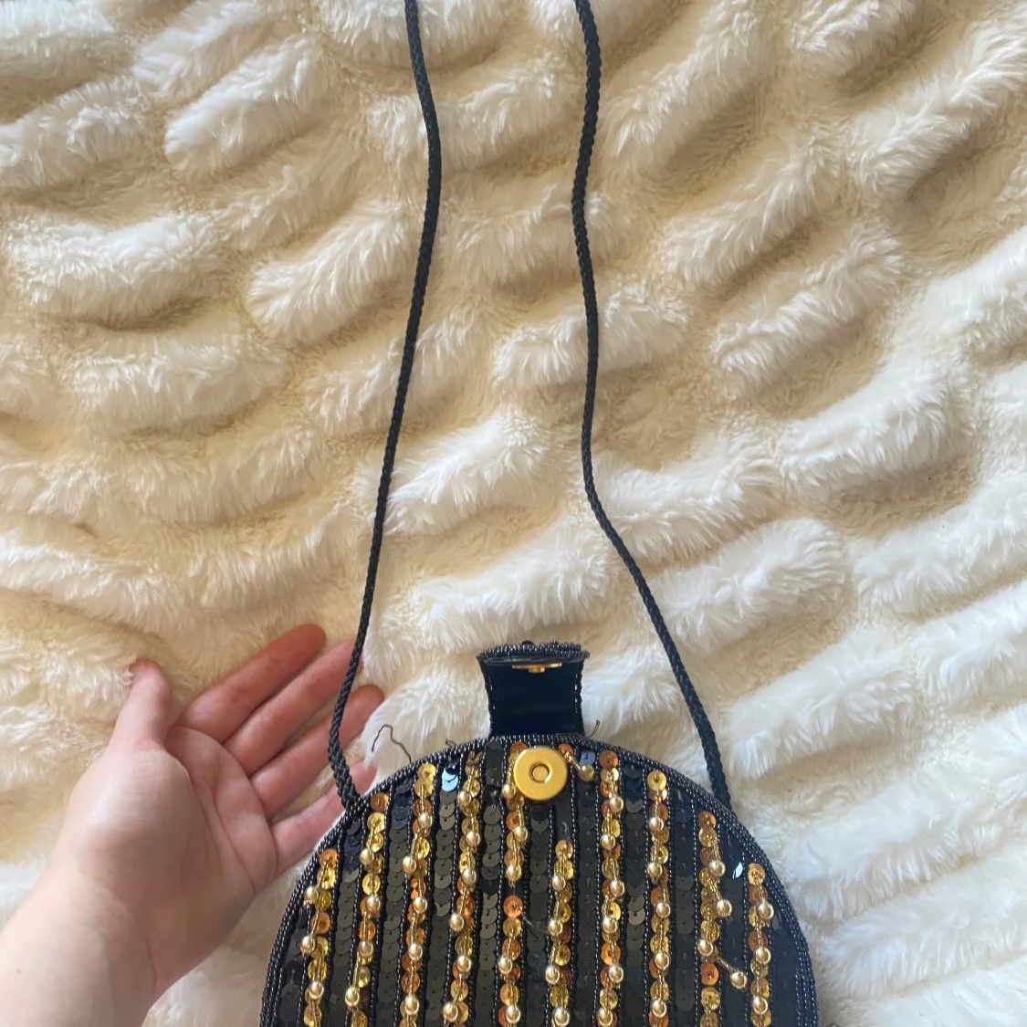 Svart axelväska med paljetter och guld - 2