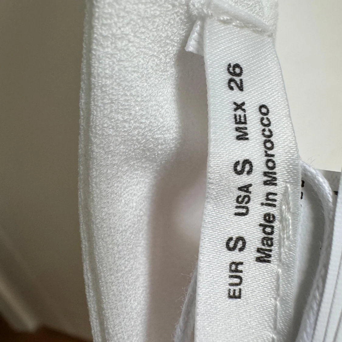 vit tröja från pull&bear öppen rygg (ny med prislapp!)  - 2