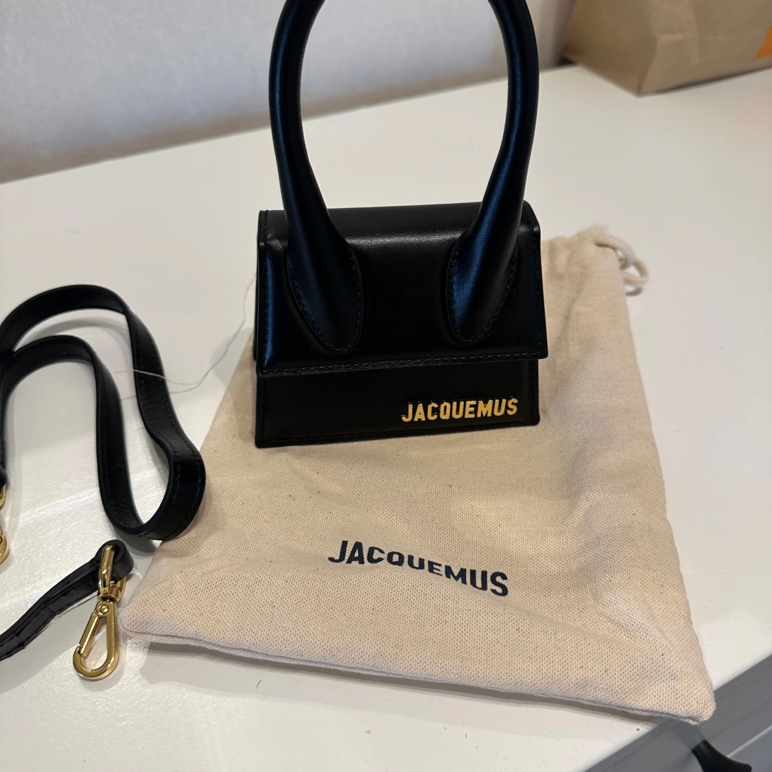 Jacquemus svart minihandväska i skinn