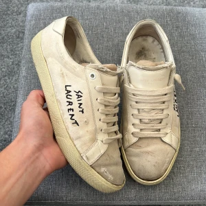  saint laurent skor!!!  - Ysl skor! Size 40! Skick: 5/10 slitna! Hör av dig vid minsta fundering! Postar samma dag som köp! 🤩