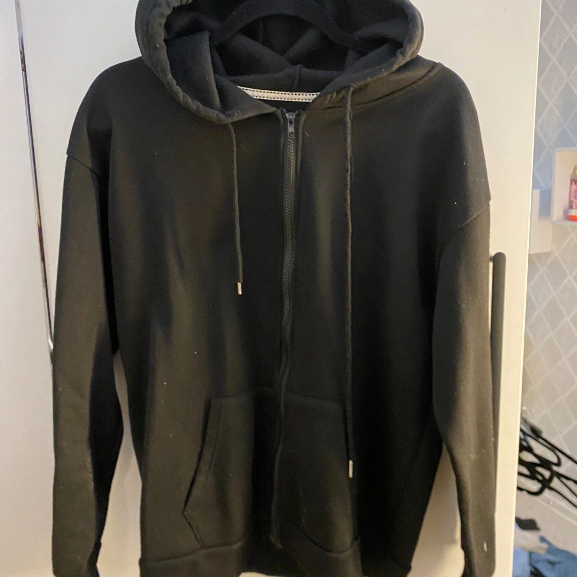Svart zip up hoodie