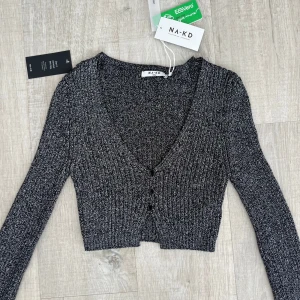 Svart glittrig tröja  - Svart glittriga tröja strl S. Oanvänd med lappar kvar 