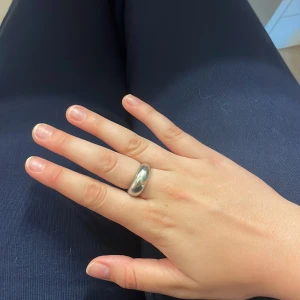 Edblad ring - Säljer denna fina edblad ring i storlek 17,5 motsvarar M. Säljer pga använder inte silver längre