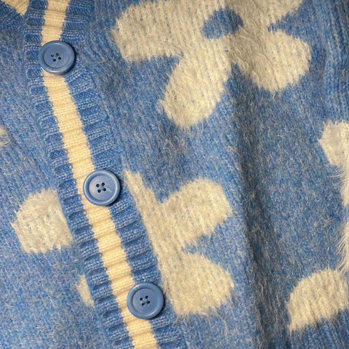 Blå fluffig kofta med blommor från FJ - 1