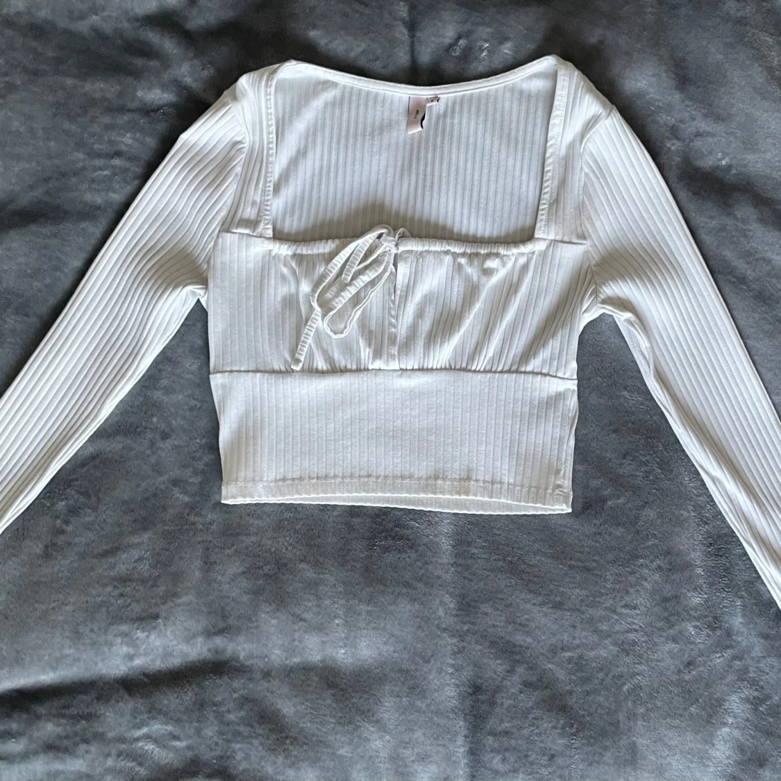Vit ribbad croppad topp från Nelly - 2