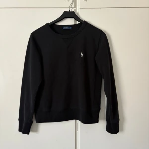 Ralph lauren tröja - Säljer nu en ralph lauren tröja i bra skick. Size S men passar som en XS.