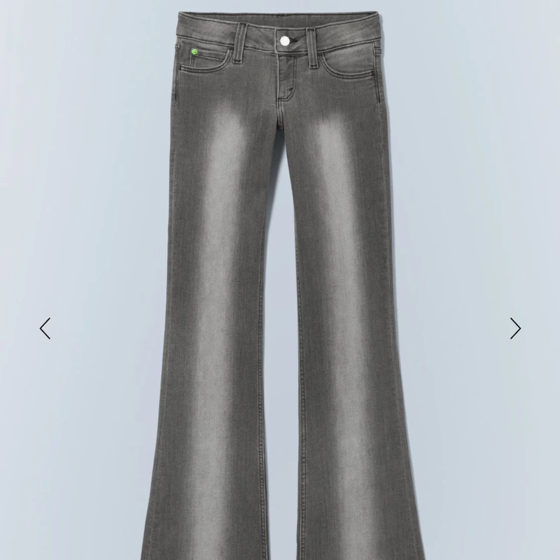 Grå och blå bootcut jeans med utsvängda ben