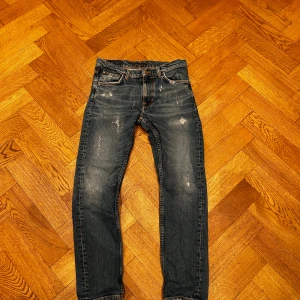 Nudie jeans lean dean - Ett par riktigt feta lean dean jeans från nudie! Modellen sitter likadant som grim tims i mina ögon. Efter lite användning kommer jeansen ha extremt fet wash tillsammans me slitningarna som ”gör” själva jeansen!